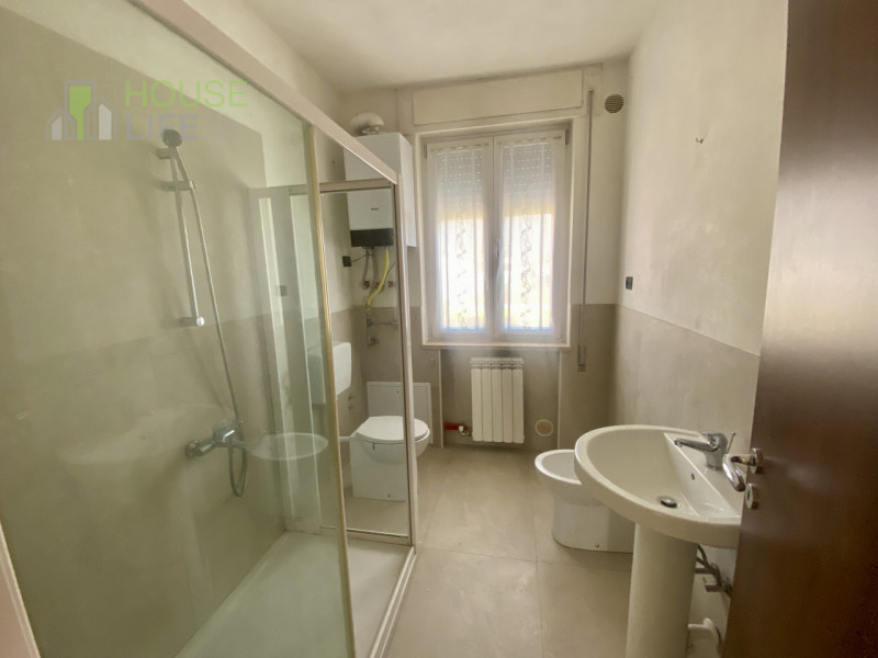 PIOVENE ROCCHETTE: APPARTAMENTO TRICAMERE recentemente ristrutturato al secondo piano in contesto...