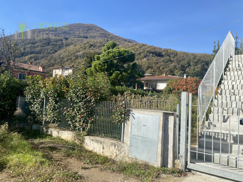 PIOVENE ROCCHETTE: BIFAMILIARE sovrapposta, composta da DUE APPARTAMENTI TRICAMERE al primo e sec...