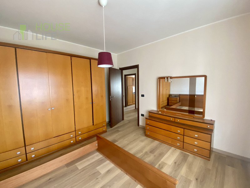 PIOVENE ROCCHETTE: BIFAMILIARE sovrapposta, composta da DUE APPARTAMENTI TRICAMERE al primo e sec...