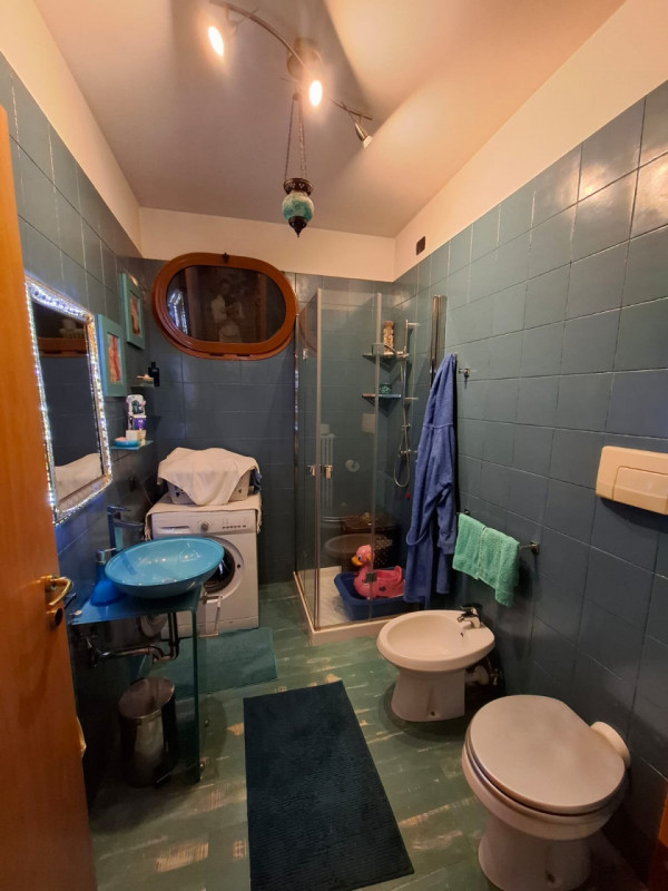 Splendida casa a schiera centrale situata nel cuore di Due Carrare, un Comune caratterizzato da u...