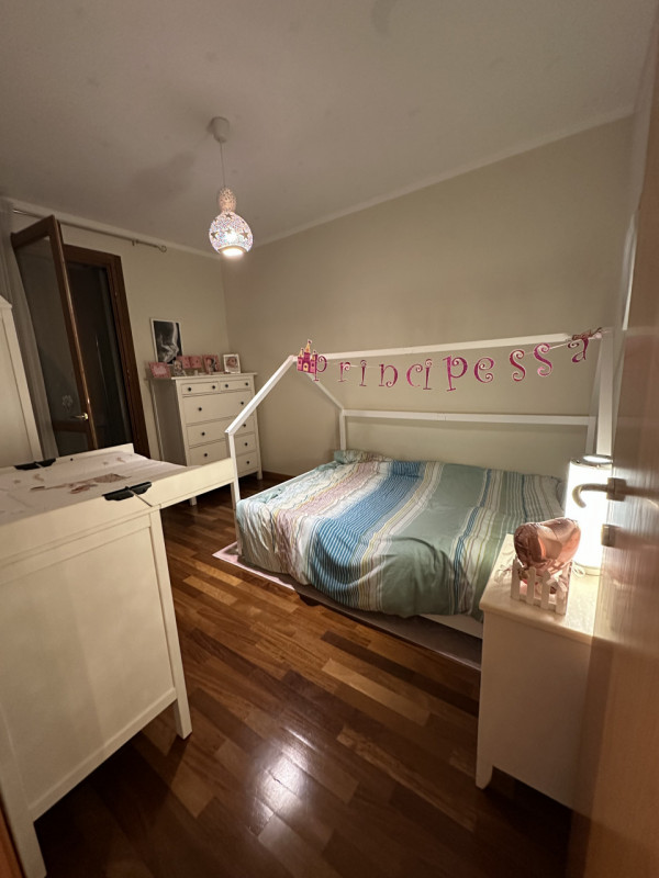 Splendida casa a schiera centrale situata nel cuore di Due Carrare, un Comune caratterizzato da u...