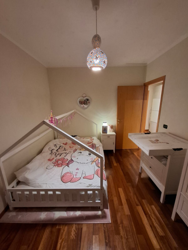 Splendida casa a schiera centrale situata nel cuore di Due Carrare, un Comune caratterizzato da u...