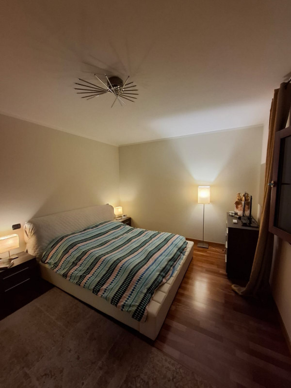 Splendida casa a schiera centrale situata nel cuore di Due Carrare, un Comune caratterizzato da u...