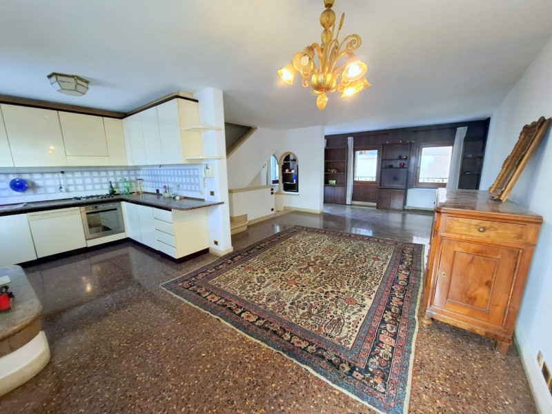 PALAZZETTO INDIPENDENTE IN CENTRO STORICO A PADOVA €.585.000 - rif.GB13-1828
Se stai cercando una...