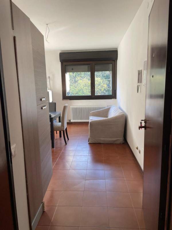 In una delle zone più prestigiose e richieste di Vicenza, proponiamo in vendita un accogliente ap...