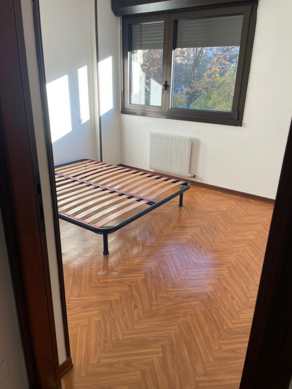 In una delle zone più prestigiose e richieste di Vicenza, proponiamo in vendita un accogliente ap...