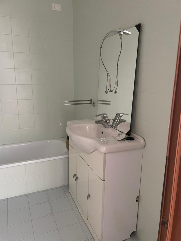 In una delle zone più prestigiose e richieste di Vicenza, proponiamo in vendita un accogliente ap...