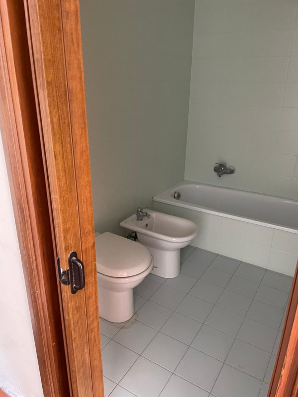 In una delle zone più prestigiose e richieste di Vicenza, proponiamo in vendita un accogliente ap...