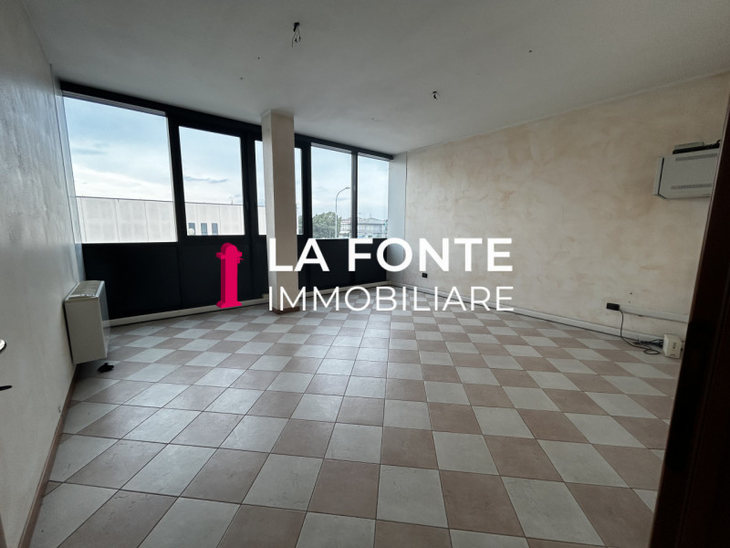 MELLAREDO DI PIANIGA ampio e luminoso UFFICIO. L’immobile si trova al primo piano all’interno di ...