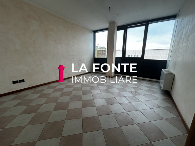 MELLAREDO DI PIANIGA ampio e luminoso UFFICIO. L’immobile si trova al primo piano all’interno di ...