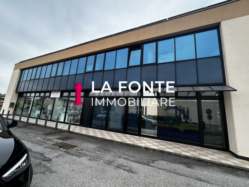 MELLAREDO DI PIANIGA ampio e luminoso UFFICIO. L’immobile si trova al primo piano all’interno di ...