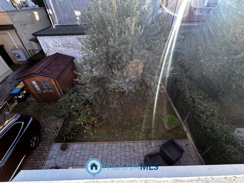 Immobile in esclusiva al Gruppo Padova MLS
Scopri questa affascinante bifamiliare situata nel cuo...