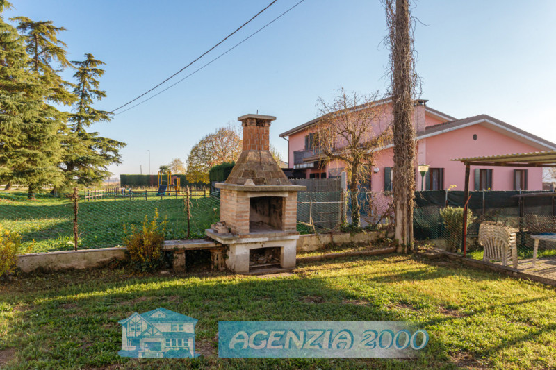 FINALMENTE AVRO' IL MIO GIARDINO PER FARE ANCHE PRANZI E CENE CON LA MIA FAMIGLIA ED AMICI AD AGN...