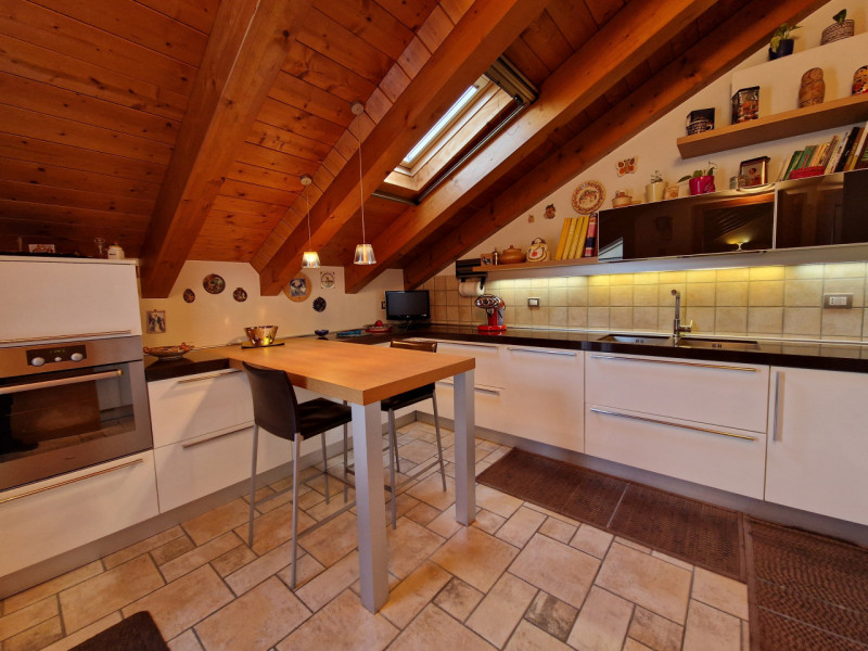 SAN CARLO - In ottimo contesto abitativo, appartamento al 4° e 5° piano. L'ingresso alla zona gio...