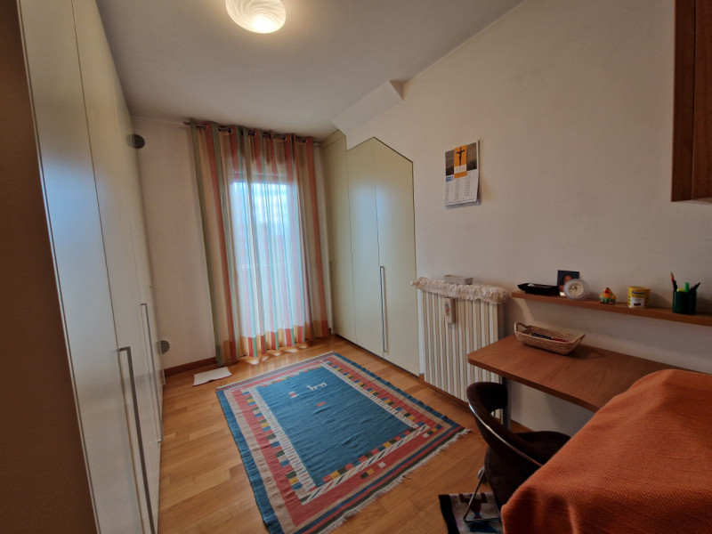 SAN CARLO - In ottimo contesto abitativo, appartamento al 4° e 5° piano. L'ingresso alla zona gio...