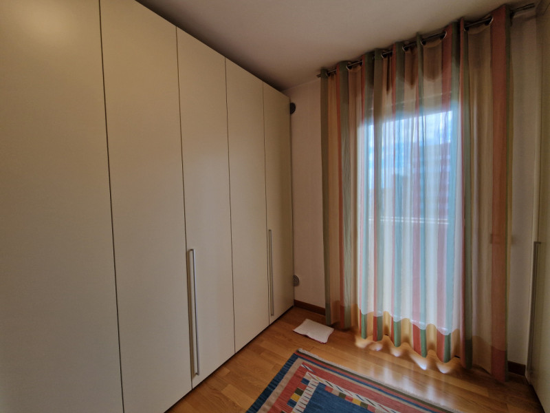 SAN CARLO - In ottimo contesto abitativo, appartamento al 4° e 5° piano. L'ingresso alla zona gio...