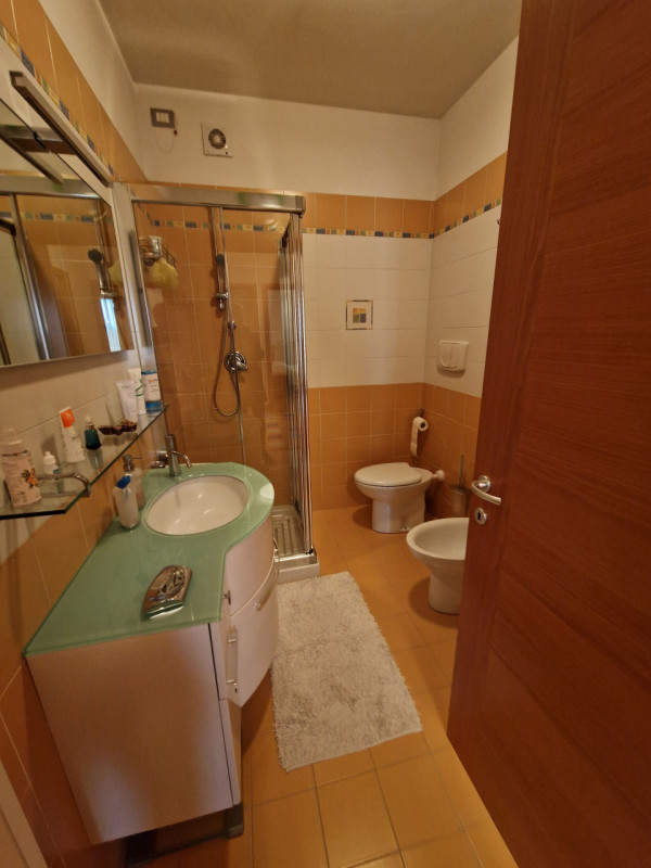 SAN CARLO - In ottimo contesto abitativo, appartamento al 4° e 5° piano. L'ingresso alla zona gio...