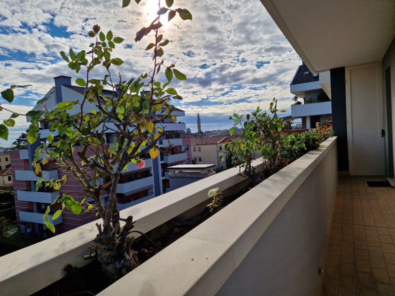 SAN CARLO - In ottimo contesto abitativo, appartamento al 4° e 5° piano. L'ingresso alla zona gio...