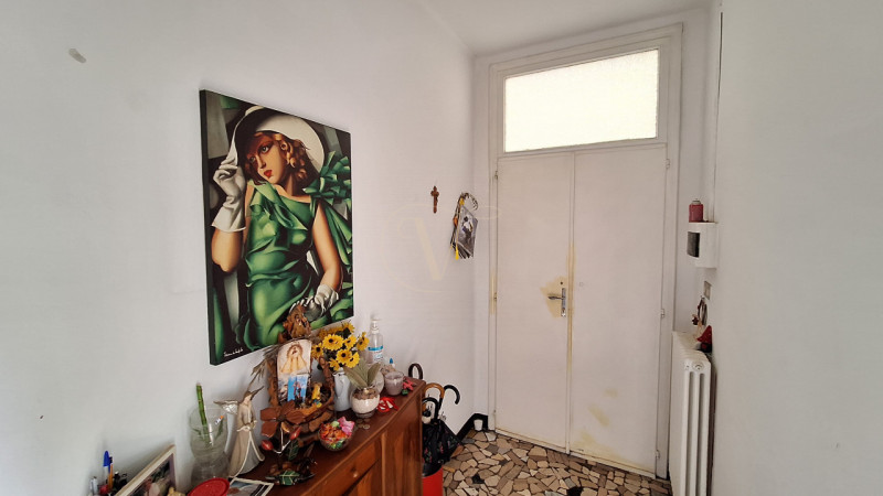 Nella zona ovest della città, comodissimo al centro città e molto ben servito da mezzi di traspos...