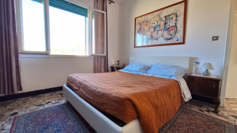 Nella zona ovest della città, comodissimo al centro città e molto ben servito da mezzi di traspos...