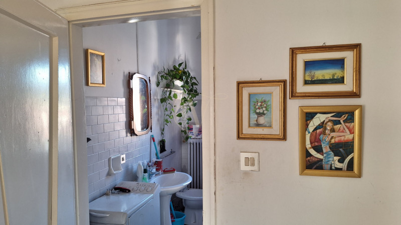 Nella zona ovest della città, comodissimo al centro città e molto ben servito da mezzi di traspos...