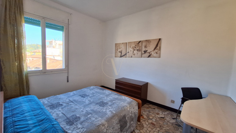 Nella zona ovest della città, comodissimo al centro città e molto ben servito da mezzi di traspos...