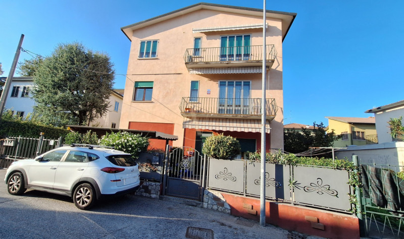 Nella zona ovest della città, comodissimo al centro città e molto ben servito da mezzi di traspos...