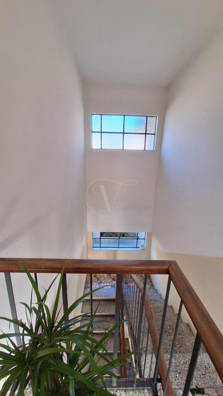 Nella zona ovest della città, comodissimo al centro città e molto ben servito da mezzi di traspos...