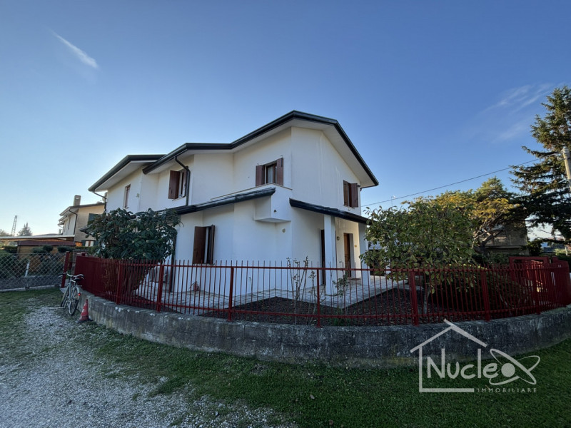 Sogni una casa che unisca la praticità di avere il centro storico di Monselice a portata di mano,...