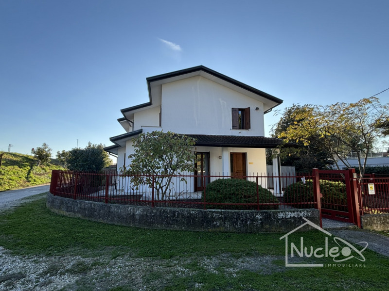 Sogni una casa che unisca la praticità di avere il centro storico di Monselice a portata di mano,...