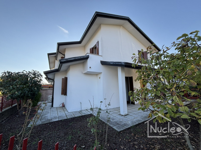 Sogni una casa che unisca la praticità di avere il centro storico di Monselice a portata di mano,...