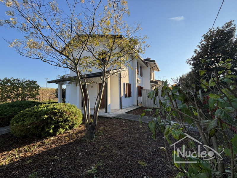 Sogni una casa che unisca la praticità di avere il centro storico di Monselice a portata di mano,...