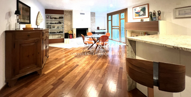 Rif. B482 (per info 338 9387816 Matteo)

Proponiamo in vendita una villa elegante, caratterizzata...