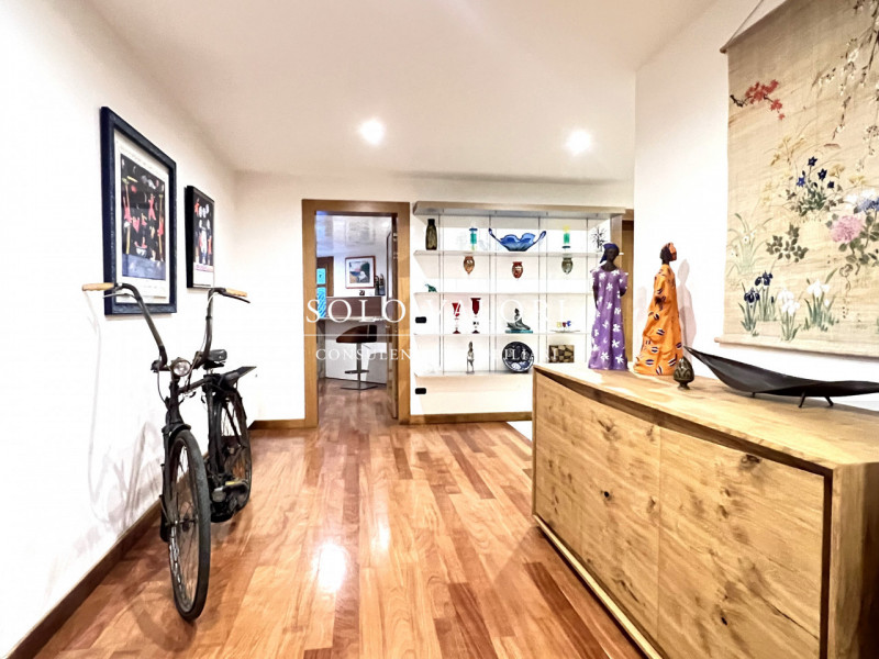 Rif. B482 (per info 338 9387816 Matteo)

Proponiamo in vendita una villa elegante, caratterizzata...