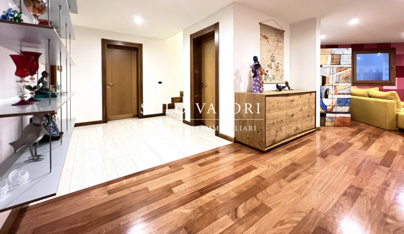 Rif. B482 (per info 338 9387816 Matteo)

Proponiamo in vendita una villa elegante, caratterizzata...