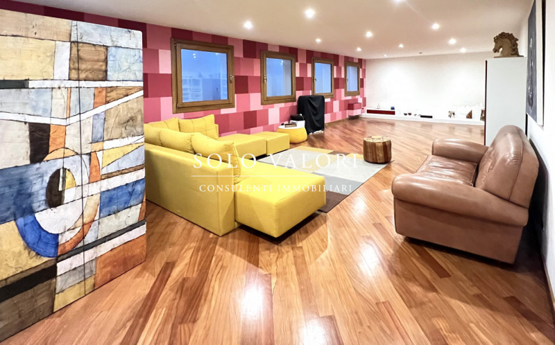 Rif. B482 (per info 338 9387816 Matteo)

Proponiamo in vendita una villa elegante, caratterizzata...