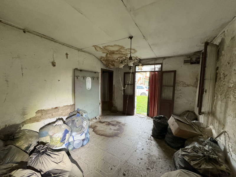 A San Biagio di Teolo, in zona Ponte Rialto, proponiamo una porzione di testa di casa a schiera c...