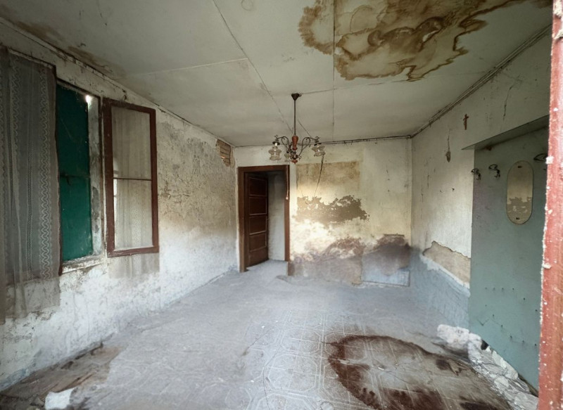 A San Biagio di Teolo, in zona Ponte Rialto, proponiamo una porzione di testa di casa a schiera c...