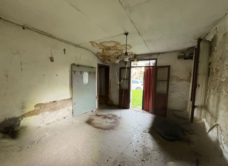 A San Biagio di Teolo, in zona Ponte Rialto, proponiamo una porzione di testa di casa a schiera c...