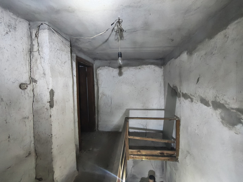 A San Biagio di Teolo, in zona Ponte Rialto, proponiamo una porzione di testa di casa a schiera c...