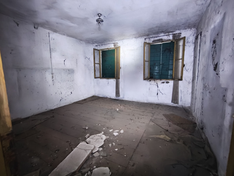 A San Biagio di Teolo, in zona Ponte Rialto, proponiamo una porzione di testa di casa a schiera c...