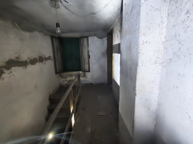 A San Biagio di Teolo, in zona Ponte Rialto, proponiamo una porzione di testa di casa a schiera c...