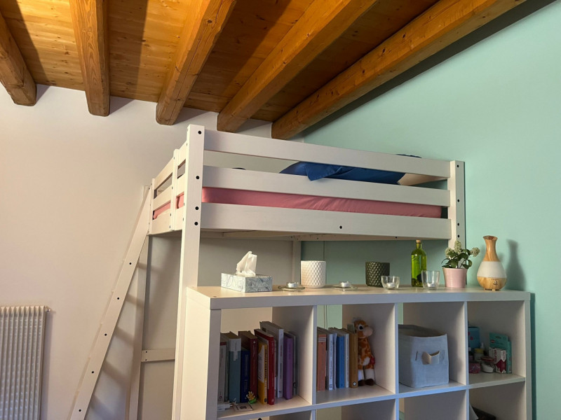 In Vittorio Veneto zona Serravalle alta, proponiamo in affitto un grazioso monolocale di circa 38...