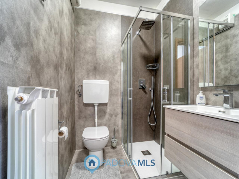 Immobile in esclusiva al Gruppo Padova MLS
NOVENTA PADOVANA Zona Noventana. Proponiamo in vendita...