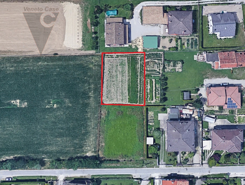 Nella zona di Casone, località a cavallo tra i comuni di Legnaro e Saonara, comodi ad autostrada,...