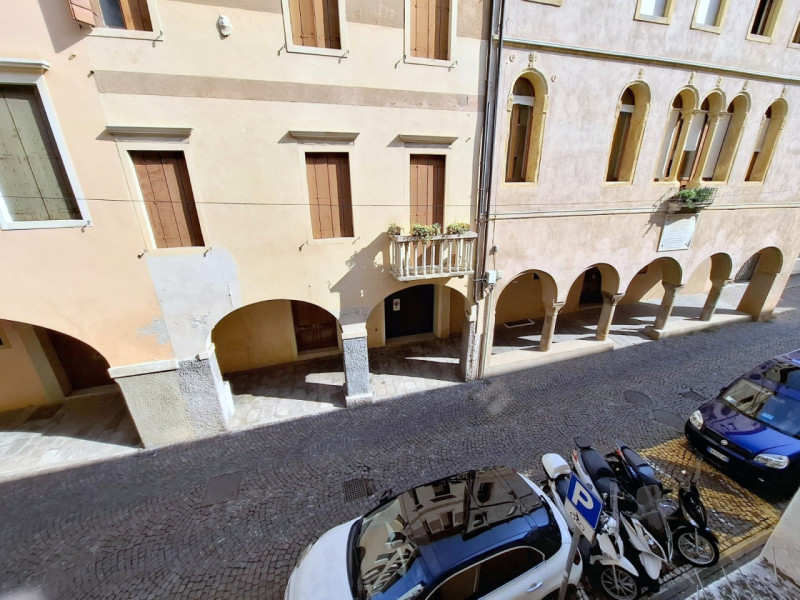 APPARTAMENTO ARREDATO IN CENTRO - CORSO MILANO € 1.000 MENSILI 

Se desideri vivere nel cuore pul...