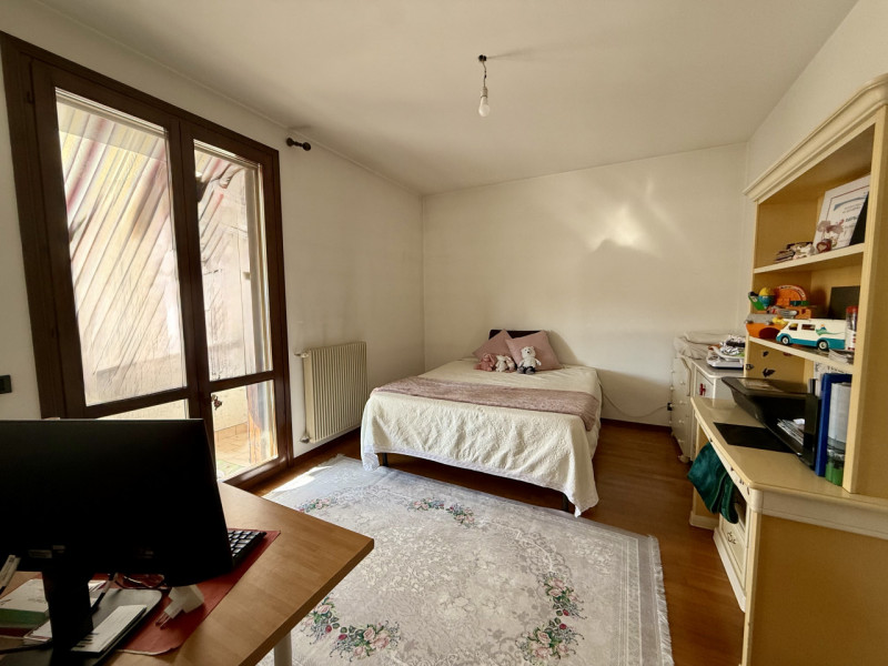 COMPOSIZIONE:
Abitazione a schiera, località Schiavonia, composta da ingresso, luminoso soggiorno...