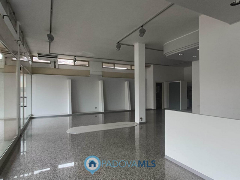 Immobile in esclusiva al Gruppo Padova MLS
In una zona facilmente raggiungibile e con facilità di...