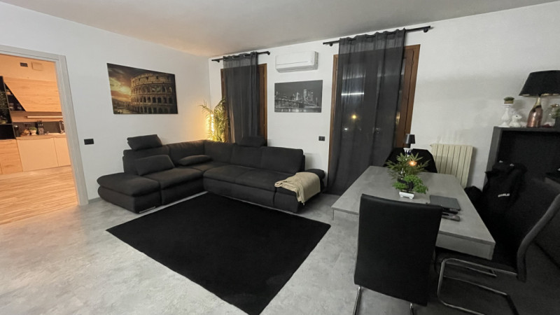 PALTANA: CLASSE ENERGETICA E EPgl,nren 149,10 KWh/mq anno. 
Appartamento al piano rialzato, comod...