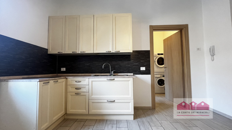 ZONA SAN BORTOLO: BILOCALE ARREDATO IN POSIZIONE COMODA AL CENTRO. COMPOSTO DA SOGGIORNO CON ANGO...